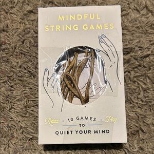 Chronicle Books Mindful String Games - Gold